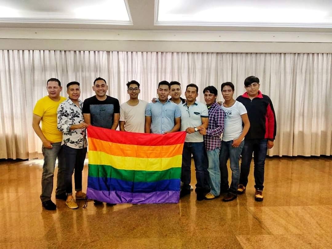 Miembros públicos de la Red de Hombres Gay y Bisexuales Positivos de Bolivia en un encuentro que se llevó a cabo por la organización. Crédito: Red de Hombres Gay y Bisexuales de Bolivia